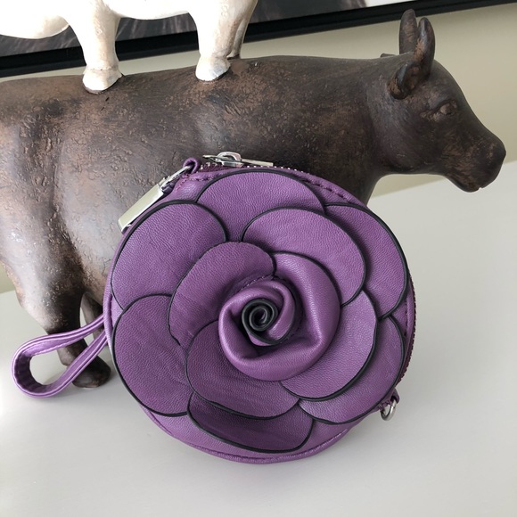 NWOT Floral Wristlet - Picture 2 of 5